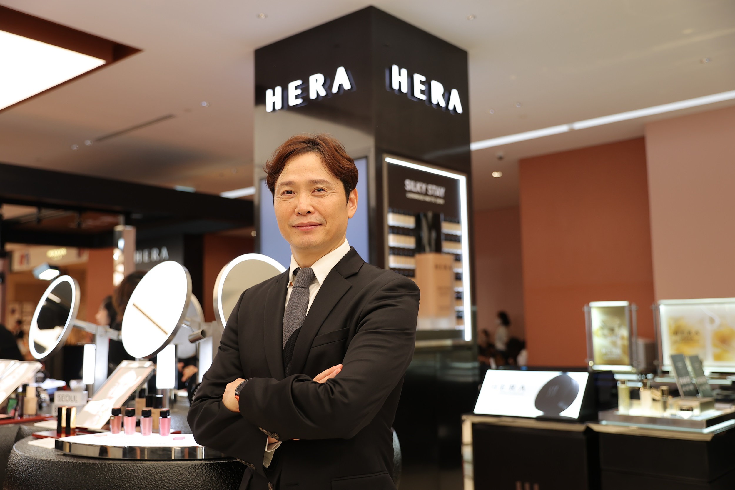 “HERA” แบรนด์เครื่องสำอางลักซ์ชัวรี่ เปิดช็อปใหม่ใจกลางกรุงเทพฯ ครั้งแรก ส่งต่อความงามเหนือระดับจากกรุงโซล