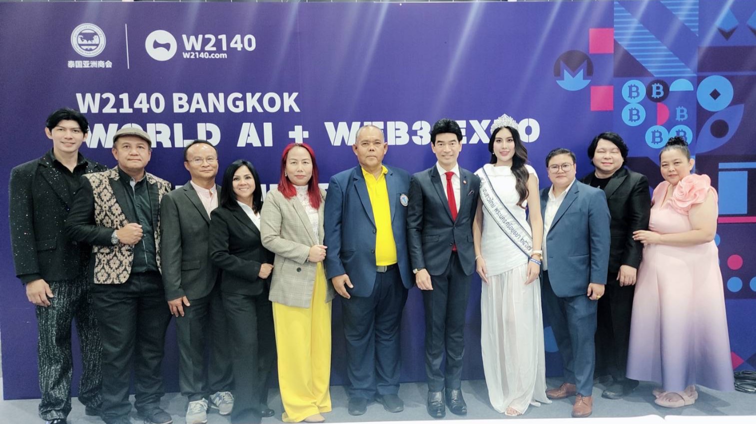 2 นักบริหารสายการท่องเที่ยว ตบเท้าเข้ารับรางวัล เน็ตไอดอล Rising Star ณ Hall 101 ไบเทคบางนา